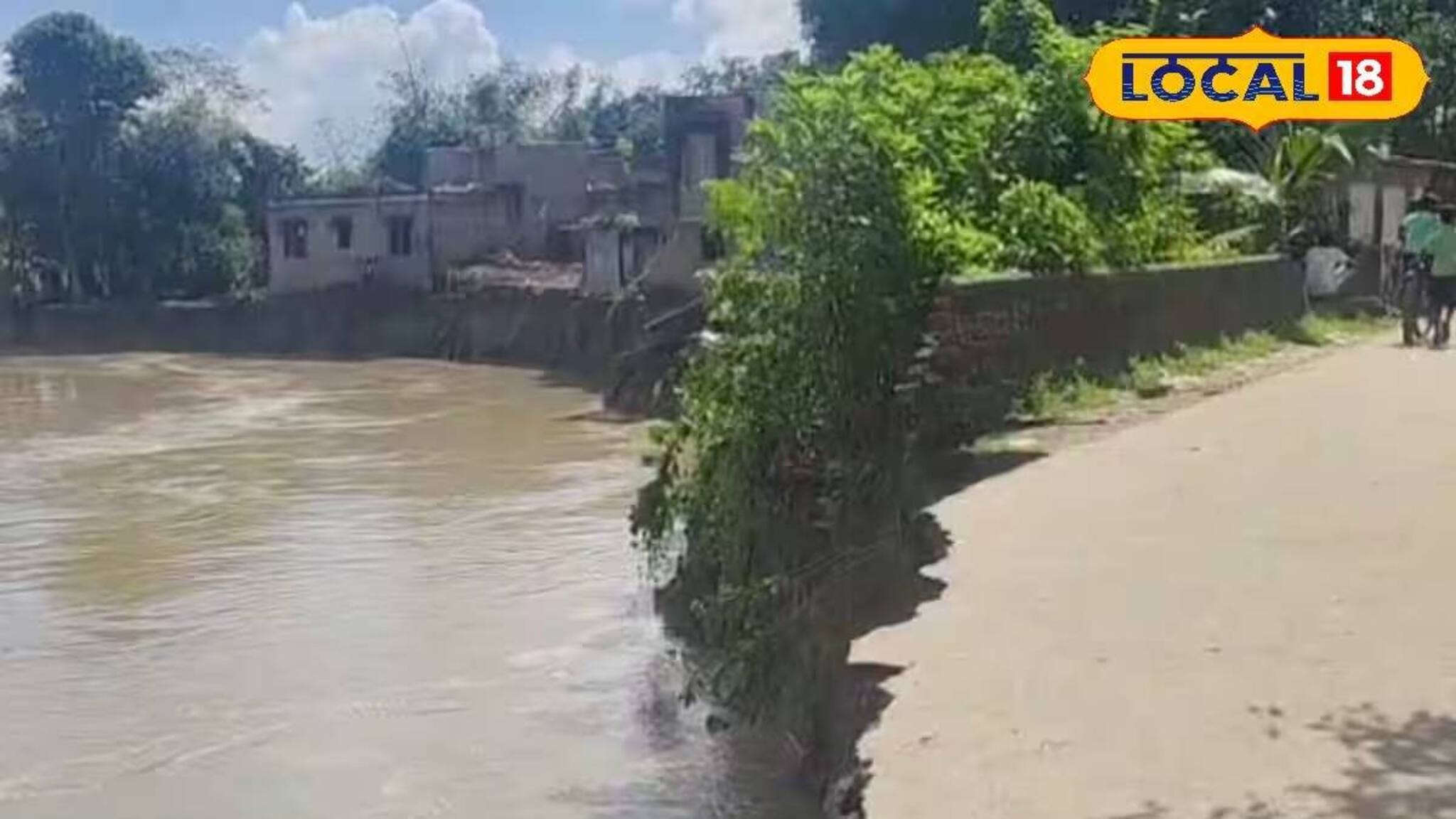 পুজোর আবহে ভিটেমাটি হারানোর ভয়! গভীর রাতে তলিয়ে গেল একের পর এক বাড়ি