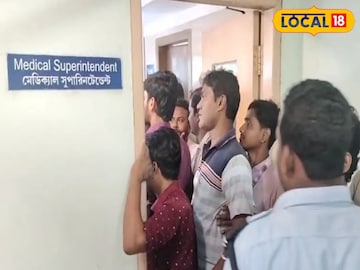 পাঁশকুড়া সুপার স্পেশালিটি হাসপাতালে স্বাস্থ্যকর্মীকে ধর্ষণের অভিযোগে সুপারকে ঘিরে বিক্ষোভ 