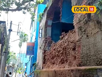 বাড়ির একাংশ ভেঙে পড়ল 