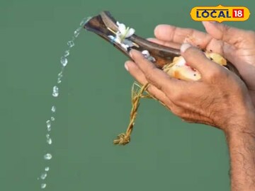 মহালয়ায় তর্পণ। ফাইল ছবি 