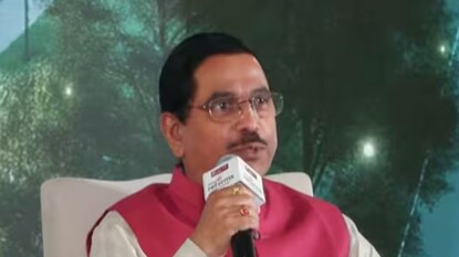 মোদি সরকারের ৫ প্রধান অর্থনৈতিক সিদ্ধান্তের তালিকা দিলেন প্রহ্লাদ জোশী মোদি সরকারের ৫ প্রধান অর্থনৈতিক সিদ্ধান্তের তালিকা দিলেন প্রহ্লাদ জোশী