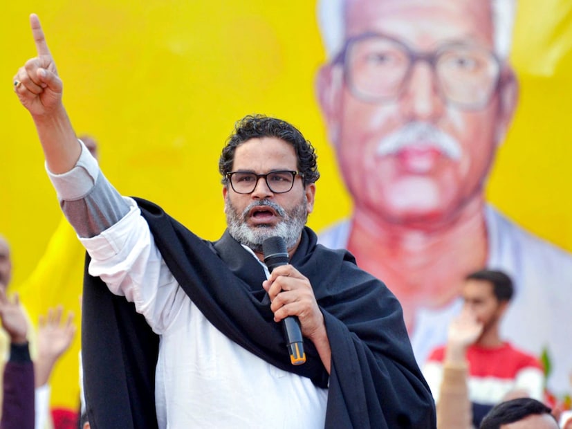 নিজের পেশাগত ফি প্রকাশ করে তিনি দাবি করেন যে তিনি একবার পরামর্শ দেওয়ার জন্য ১১ কোটি টাকা পর্যন্ত চার্জ করেছেন। পিকে নবযুগ কনস্ট্রাকশন নামে একটি কোম্পানির উদাহরণ তুলে ধরেন, যে কোম্পানিতে তিনি মাত্র দুই ঘন্টা পরামর্শ দিয়েছিলেন, যার জন্য তাঁকে ১১ কোটি টাকা দেওয়া হয়েছিল।