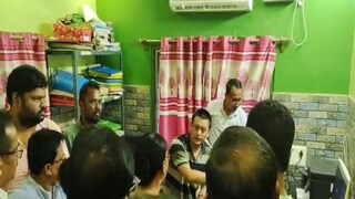 দুর্গাপুজোর অনুমতি না পেয়ে চাঁচলে বিডিওকে ঘিরে বিক্ষোভে ফেটে পড়লেন উদ্যোক্তারা