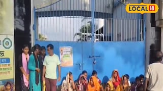 গ্রামীণ রাস্তার অবস্থা বেহাল দাসপুরের সরবেড়িয়া গ্রাম পঞ্চায়েতের কার্যালয়ে তালা ঝুলিয়ে বিক্ষোভ গ্রামবাসীদের 