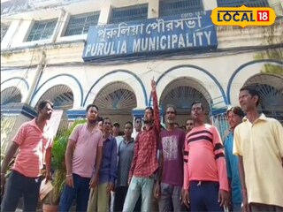 পুরুলিয়া পৌরসভার অস্থায়ী সাফাই কর্মীদের কর্মবিরতির ডাক 