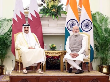 কাতারের আমিরের সঙ্গে কথা মোদির। Image: ANI কাতারের আমিরের সঙ্গে কথা মোদির। Image: ANI