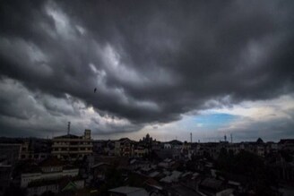 বাংলার পাঁচ জেলার ঝড়-বৃষ্টির পূর্বাভাস, আবহাওয়ার বড় আপডেট