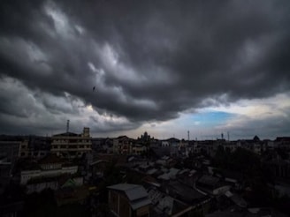বাংলার পাঁচ জেলার ঝড়-বৃষ্টির পূর্বাভাস, আবহাওয়ার বড় আপডেট