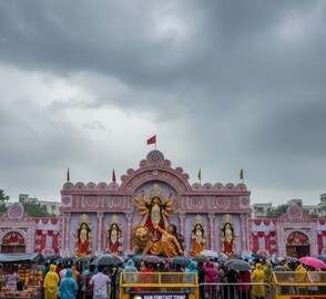 নিম্নচাপ প্রবেশ করবে স্থলভাগে, উপকূলে ভারী বৃষ্টির শঙ্কা! পঞ্চমী ও ষষ্ঠীর আবহাওয়ার আপডেট