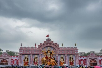 নিম্নচাপ প্রবেশ করবে স্থলভাগে, উপকূলে ভারী বৃষ্টির শঙ্কা! পঞ্চমী ও ষষ্ঠীর আবহাওয়ার আপডেট