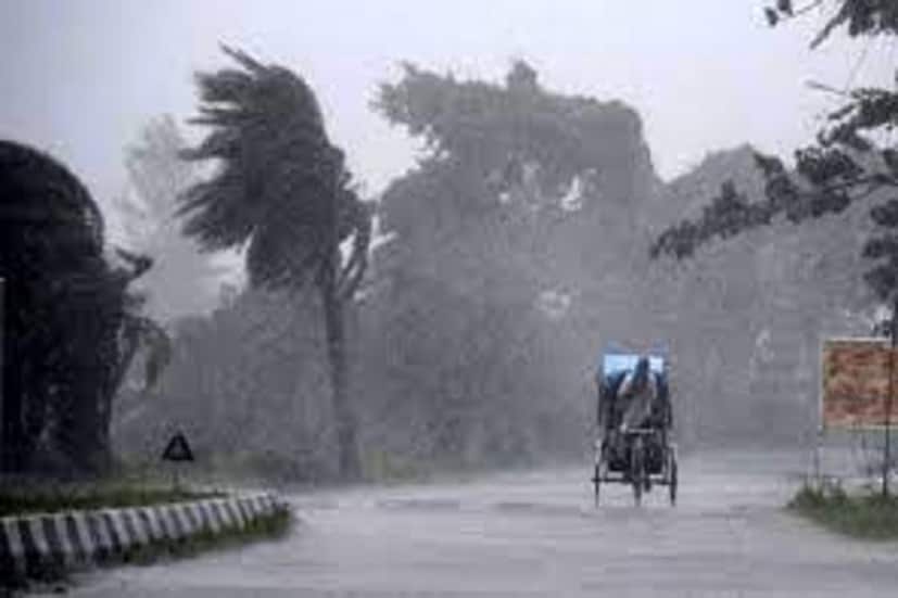 পশ্চিমবঙ্গের বিভিন্ন জেলায় মাঝারি থেকে হালকা বৃষ্টিপাত হতে পারে ৷ তবে দক্ষিণবঙ্গের সাত জেলায় শুক্রবার বৃষ্টিপাত হতে পারে ৷ প্রতীকী ছবি ৷