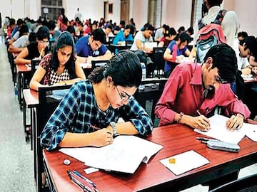 বড় খবর! SSC পরীক্ষার্থীদের ইন্টারভিউ প্রক্রিয়ায় বিরাট বদল! দ্রুত শিক্ষক নিয়োগ চায় রাজ্য বড় খবর! SSC পরীক্ষার্থীদের ইন্টারভিউ প্রক্রিয়ায় বিরাট বদল! দ্রুত শিক্ষক নিয়োগ চায় রাজ্য