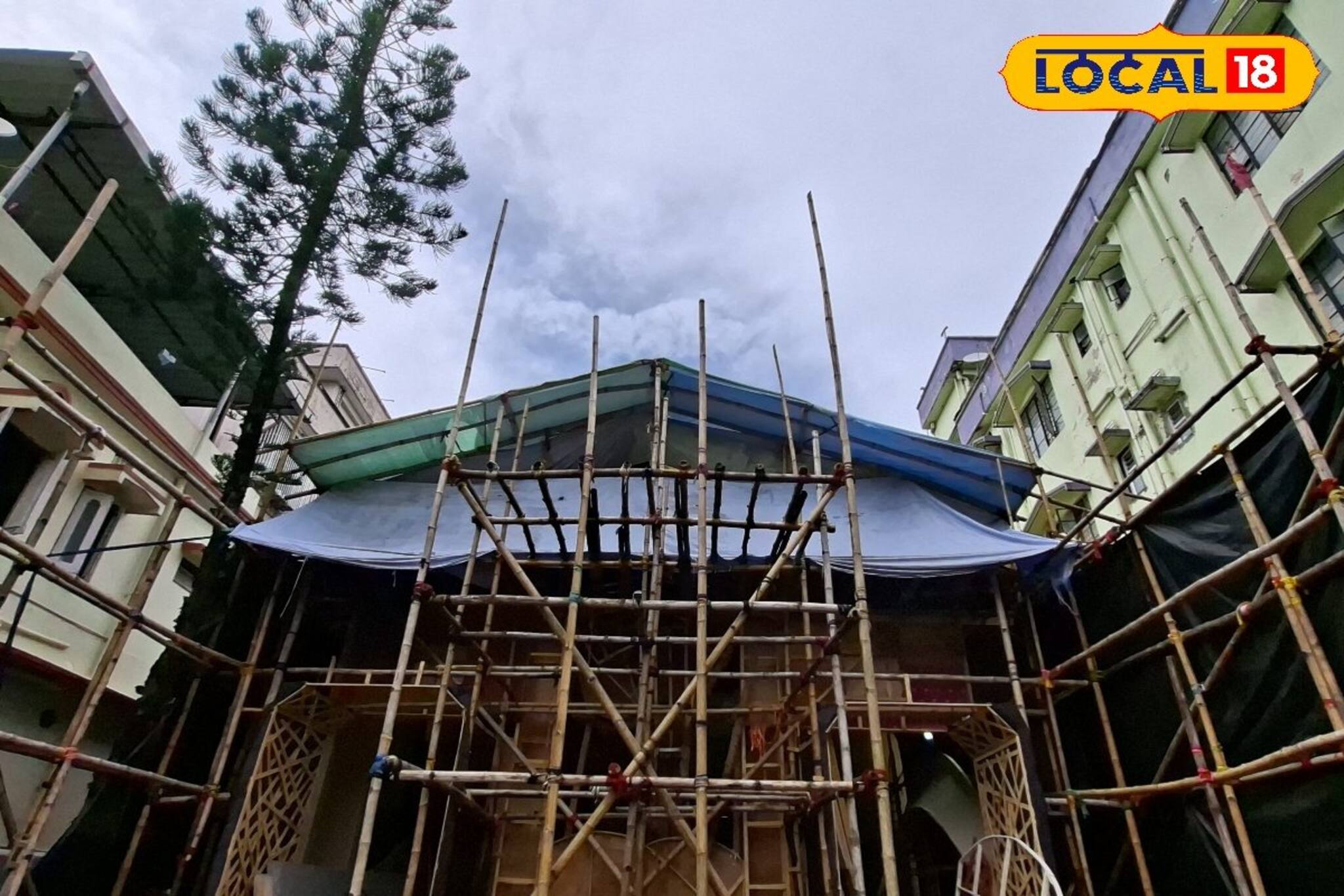 মাথায় জটা, হাতে বাদ্যযন্ত্র, বাউল রূপে দেবী দুর্গা! কোথায় মিলবে মায়ের এমন দর্শন?