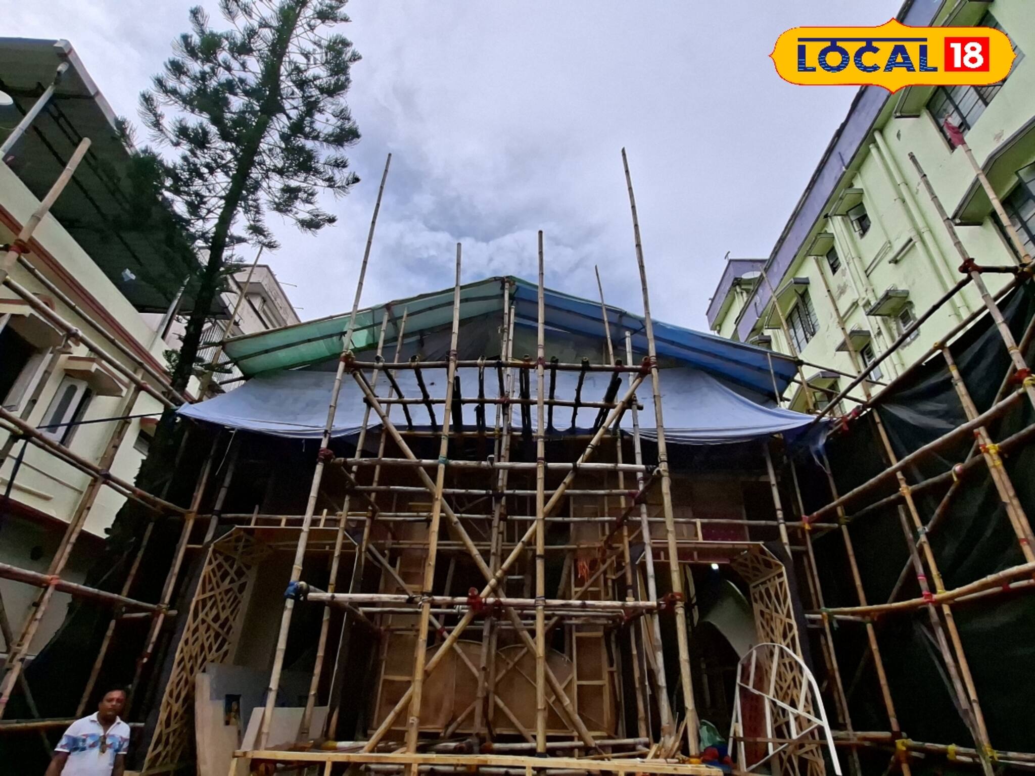 মাথায় জটা, হাতে বাদ্যযন্ত্র, বাউল রূপে দেবী দুর্গা! কোথায় মিলবে মায়ের এমন দর্শন?