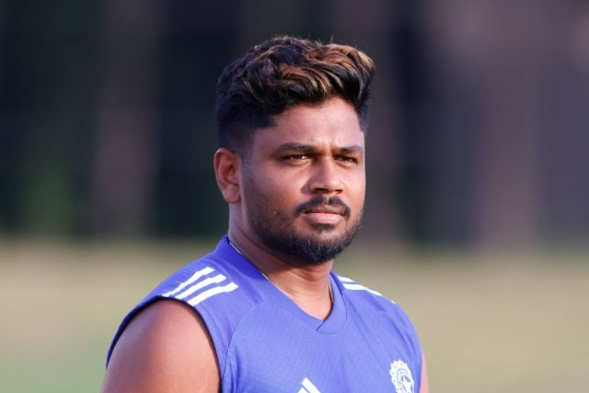 ভারতীয় দল ব্যস্ত অনুশীলনে, একাকী গাছের নীচে বসে সঞ্জু স্যামসন! কারণটা কী?