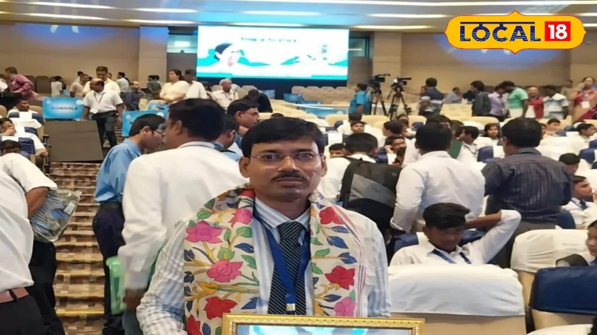 পড়ুয়াদের প্রতি অসামান্য অবদানের জন্য শিক্ষারত্ন গঙ্গারামপুরের স্যার