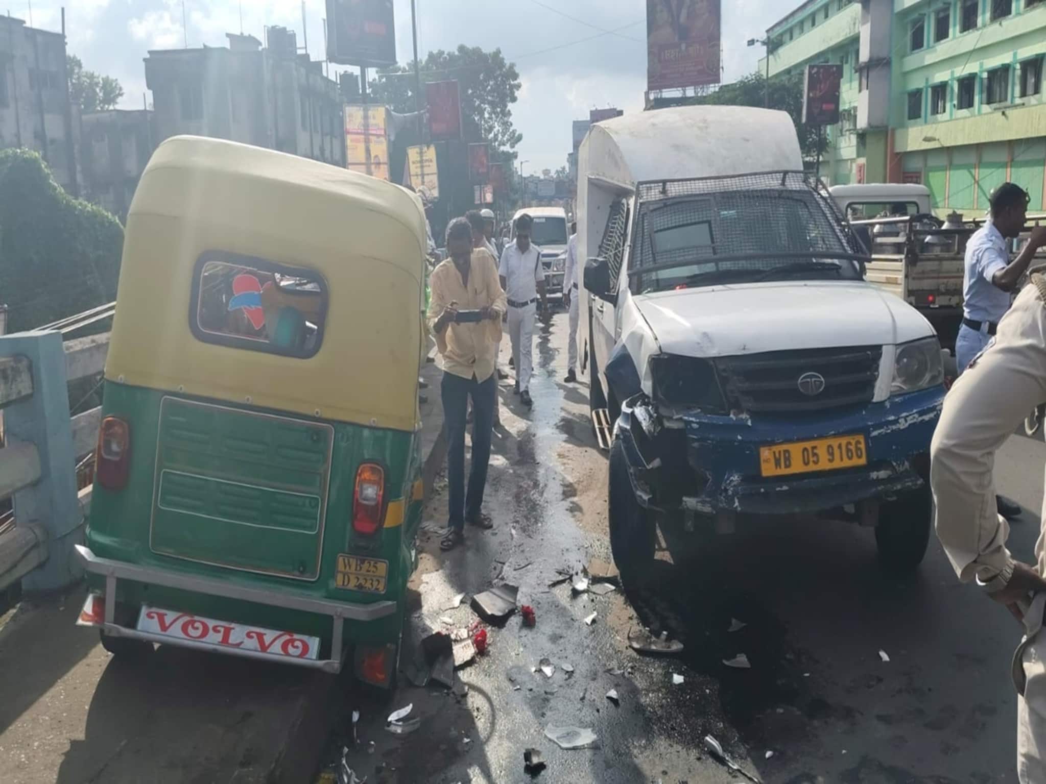 Sodepur Road Accident: পঞ্চমীর দুপুরেই সোদপুরে মর্মান্তিক দুর্ঘটনায! গাড়ি-অটোর মুখোমুখি সংঘর্ষ, মৃত ২
