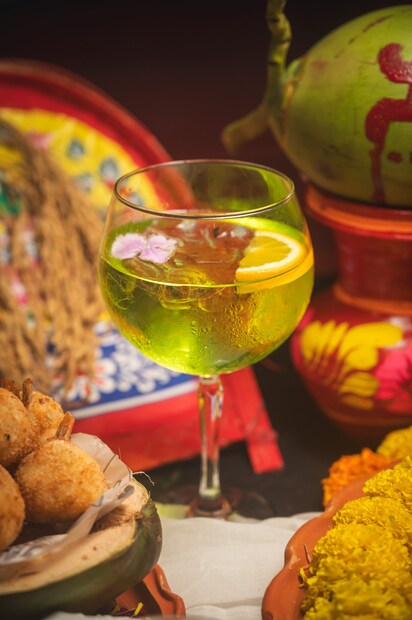 যেমন সপ্তমী সাওর, অষ্টমী হাইবল, শুভ সিপ, বরণ দোলা৷ এতো গেল পানীয়র ম্যেনু৷ 