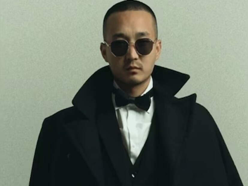 লড়াই নাকি নেপালের দীর্ঘদিনের অপশাসন, দুর্নীতির বিরুদ্ধে। দুর্নীতি, বেকারত্ব, মূল্যবৃদ্ধির বিরুদ্ধে তাই পথে নেমেছে নেপালের যুবসমাজ। নেপালে সরকার বিরোধী এই যুব আন্দোলনের মুখ তিনি। ‘জেন-জেড’ অভ্যুত্থানের চালিকাশক্তিও বটে! এহেন সুদান গুরুংই এখন চর্চার কেন্দ্রবিন্দুতে।  লড়াই নাকি নেপালের দীর্ঘদিনের অপশাসন, দুর্নীতির বিরুদ্ধে। দুর্নীতি, বেকারত্ব, মূল্যবৃদ্ধির বিরুদ্ধে তাই পথে নেমেছে নেপালের যুবসমাজ। নেপালে সরকার বিরোধী এই যুব আন্দোলনের মুখ তিনি। ‘জেন-জেড’ অভ্যুত্থানের চালিকাশক্তিও বটে! এহেন সুদান গুরুংই এখন চর্চার কেন্দ্রবিন্দুতে।