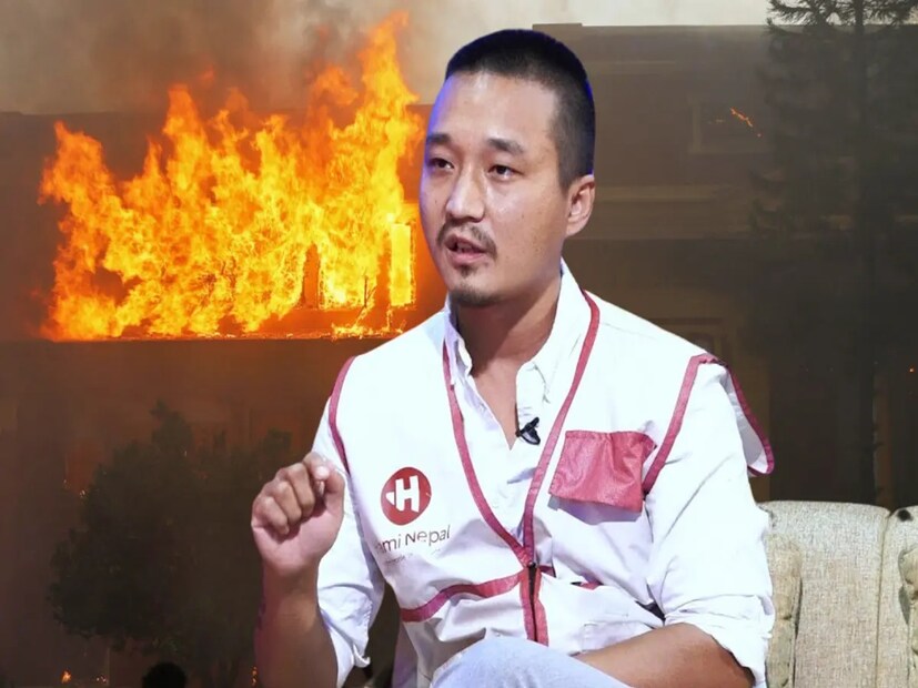 এই শান্তিপূর্ণ প্রতীকী প্রতিবাদে সরকারের ঘুম উড়িয়ে দেয়। সোশ্যাল মিডিয়ায় নিষেধাজ্ঞা জারির আগে পর্যন্ত সুদানের সংগঠনই প্রতিবাদের রুট কী হবে, তা অনলাইন প্ল্যাটফর্মগুলির মাধ্যমে জানিয়ে দিত। পাশাপাশি প্রতিবাদী পড়ুয়াদের সরকারি বাহিনীর হাত থেকে নিরাপদে থাকার দিক নির্দেশও করত।