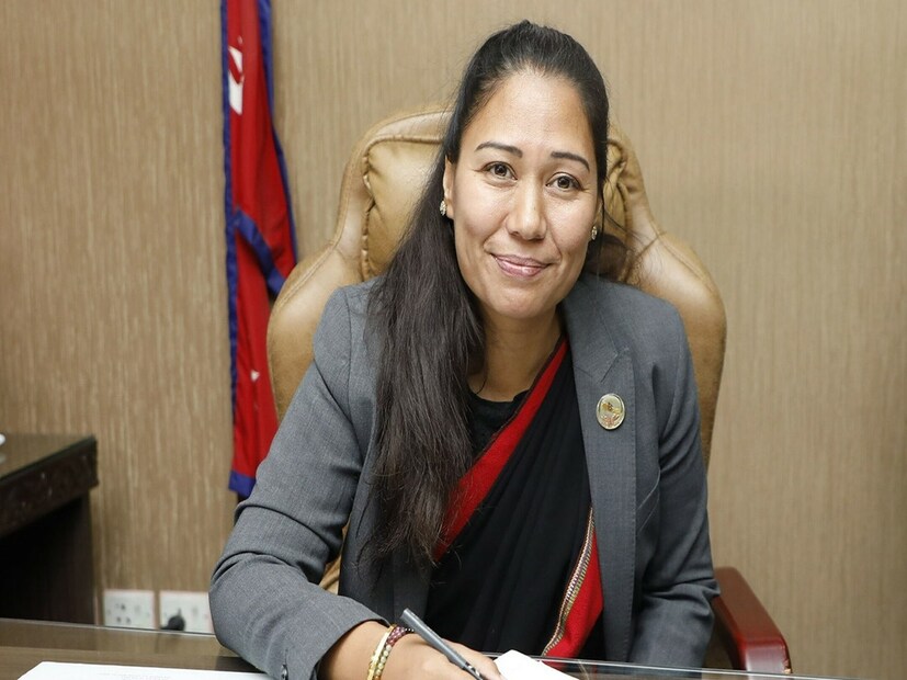  সুমনা শ্রেষ্ঠা- প্রধানমন্ত্রী হওয়ার আরও এক দাবিদার হলেন,৪০ বছর বয়সী প্রাক্তন সাংসদ সুমনা শ্রেষ্ঠা। আমেরিকার ম্যাসাচুসেটস ইন্সটিটিউট অফ টেকনোলজি থেকে এমবিএ করা এই রাজনীতিবিদ প্রধানমন্ত্রী হওয়ার অন্যতম দাবিদার। নেপালের এক সময়ের বিজ্ঞান, শিক্ষা এবং কারিগরি মন্ত্রী পদে থাকা শ্রেষ্ঠার অভিজ্ঞতাই প্রধানমন্ত্রী হওয়ার ক্ষেত্রে প্রধান ফ্যাক্টর। (Photo- AP)