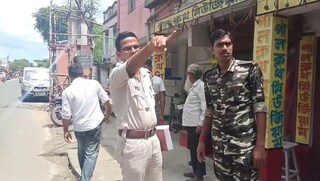 চোখের পলকে টাকার ব্যাগ নিয়ে চম্পট দিল দুষ্কৃতী! কোন ব্যাংকের সামনে ঘটলো এই ঘটনা?