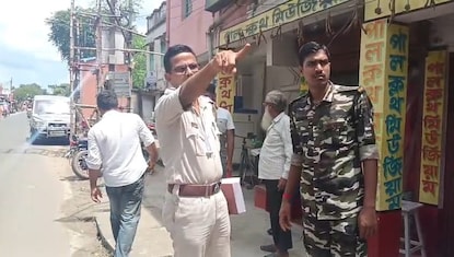 চোখের পলকে টাকার ব্যাগ নিয়ে চম্পট দিল দুষ্কৃতী! কোন ব্যাংকের সামনে ঘটলো এই ঘটনা?