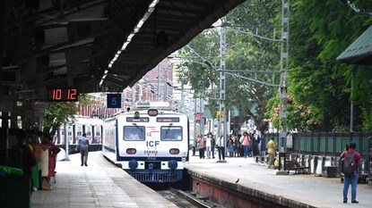 * বাড়ছে এসি লোকালের স্টপেজ, আপনার স্টেশন নেই তো! * বাড়ছে এসি লোকালের স্টপেজ, আপনার স্টেশন নেই তো!