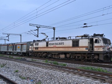 * এক ট্রেনেই চার জ্যোর্তিলিঙ্গ দর্শনের সুযোগ