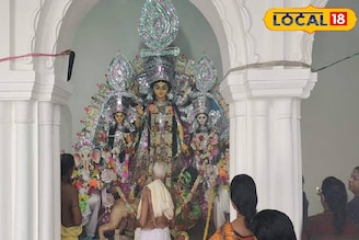 বন্যা-বিপর্যয় কাটিয়ে ঘাটালে উৎসবের আমেজ! বাড়ি বসেই দেখুন অন্যতম সেরা দুই পুজোর ঝলক