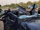 ভয়াবহ দুর্ঘটনা! ট্রাকে ধাক্কা মেরে দাউ দাউ করে জ্বলে উঠল গাড়ি, পুড়ে ছাই দুই ভাই