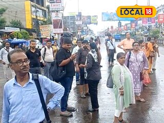 ট্রেন বাতিলের জেরে বিটি রোডে ভিড় 