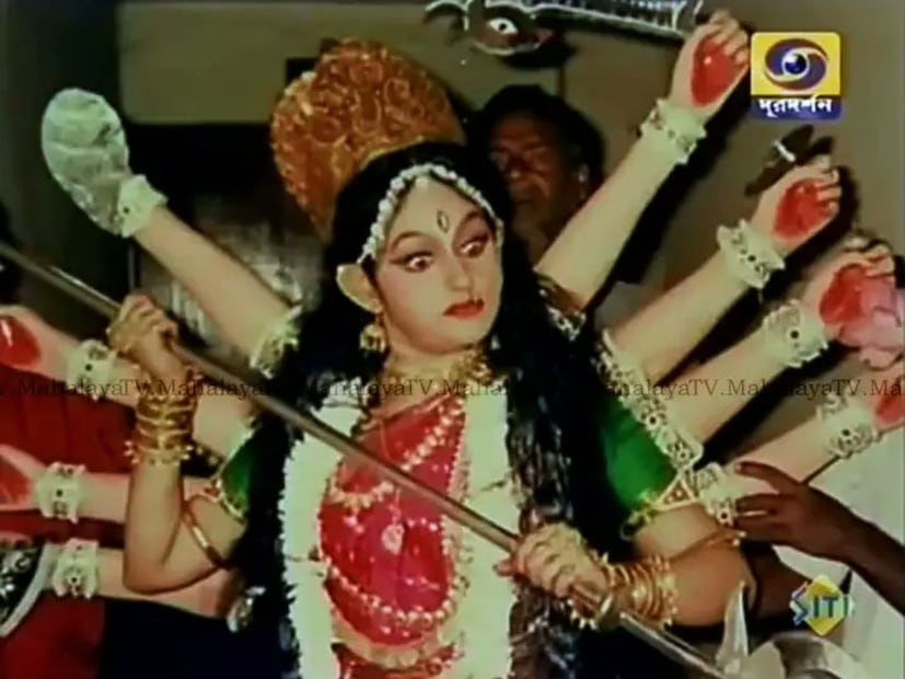 ১৯৯৪ সালে তিনি প্রথম বার দুরদর্শনের মহালয়ার অনুষ্ঠানে দুর্গার সাজে দেখা গিয়েছিল সংযুক্তা বন্দ&#x200d;্যোপাধ&#x200d;্যায়কে। এখনও পর্যন্ত তিনিই সবচেয়ে বেশিবার দুর্গার ভূমিকায় অবতীর্ণ হয়েছেন মহালয়ার বিশেষ অনুষ্ঠানে। 
