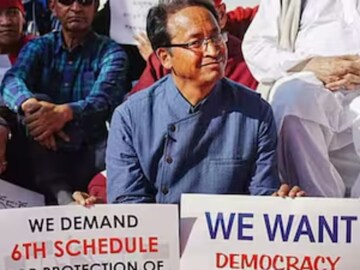 Ladakh Protests: লাদাখের অশান্তির পিছনে দায়ী কে? নাম বলে দিল কেন্দ্র…প্রবল বিক্ষোভে ইতিমধ্যেই মৃত ৪ Ladakh Protests: লাদাখের অশান্তির পিছনে দায়ী কে? নাম বলে দিল কেন্দ্র…প্রবল বিক্ষোভে ইতিমধ্যেই মৃত ৪