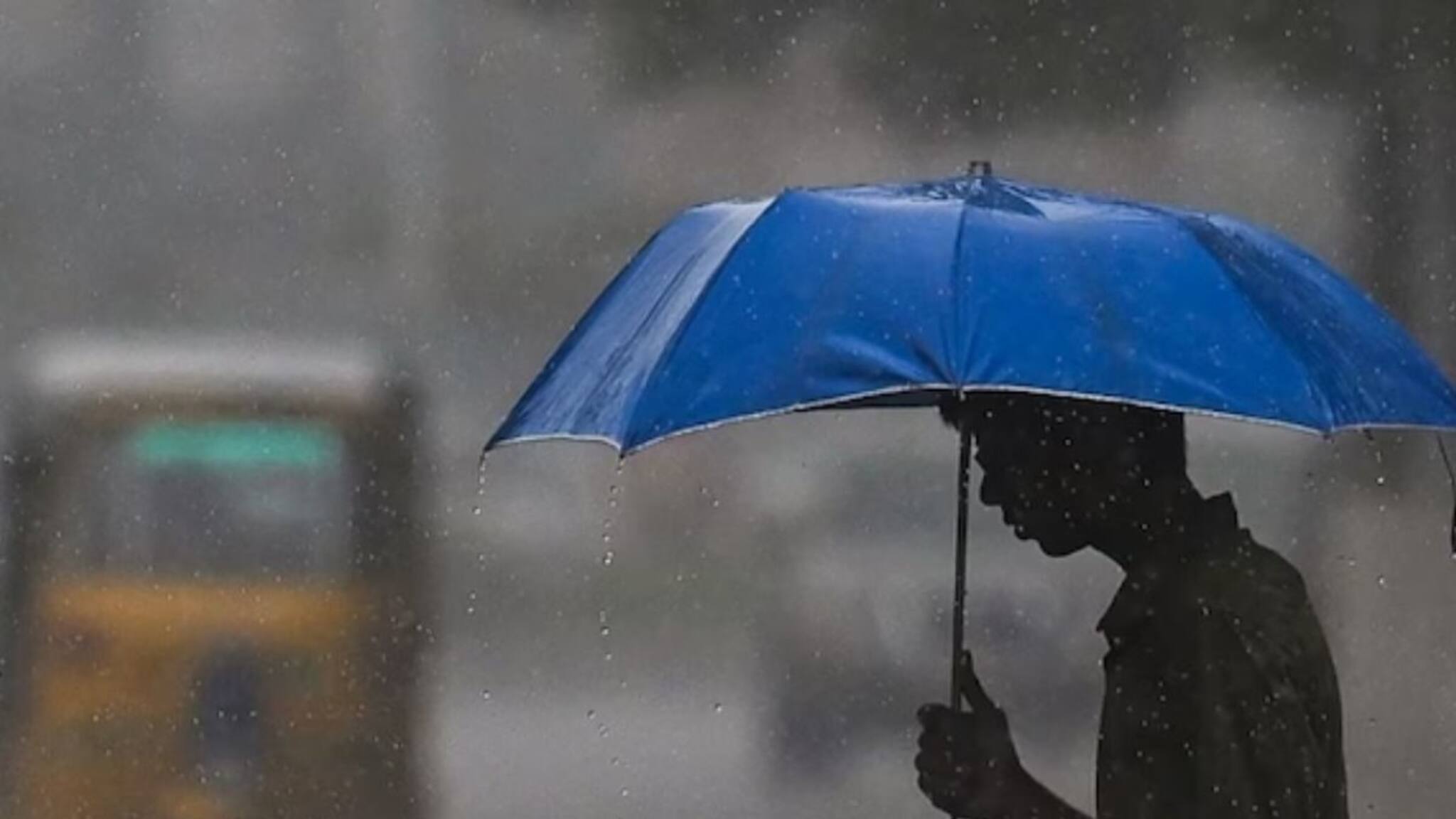 নিস্তার নেই, আবার শুরু হবে বৃষ্টি! কবে থেকে ফের ভোল বদলে যাবে আকাশের? আবহাওয়ার বড় আপডেট