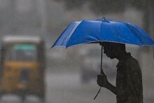 এখনই কালো হবে আকাশ, কলকাতা-সহ ৫ জেলায় ধেয়ে আসছে প্রবল বৃষ্টি, বইবে ঝোড়ো হাওয়া