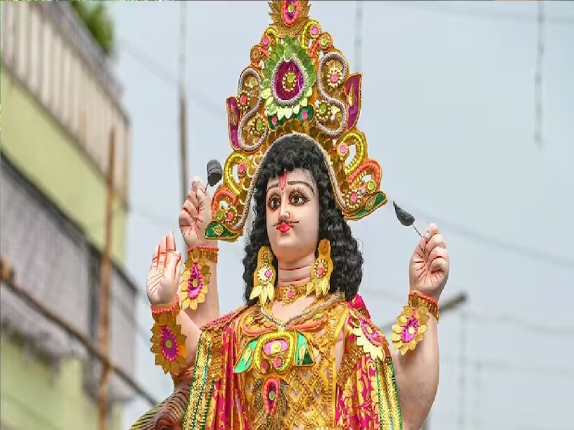 *আপনার ব্যবসার শ্রীবৃদ্ধি ঘটবে যদি বিশ্বকর্মা পুজোর দিন ছোট্ট কয়েকটি কাজ করেন। শাস্ত্র অনুযায়ী ব্রহ্মার মানস পুত্র সৃষ্টি, শক্তির দেবতা বিশ্বকর্মা।
