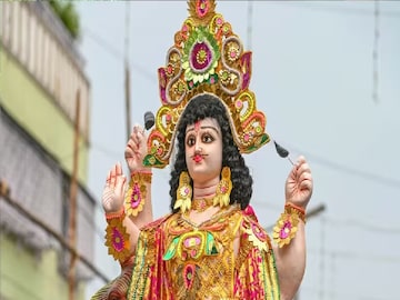 আজ বিশ্বকর্মা পুজোর দিন অবশ্যই করুন ছোট্ট 'এই' কাজ, ফুলে-ফেঁপে উঠবে লোকসানে চলা ব্যবসাও আজ বিশ্বকর্মা পুজোর দিন অবশ্যই করুন ছোট্ট 'এই' কাজ, ফুলে-ফেঁপে উঠবে লোকসানে চলা ব্যবসাও