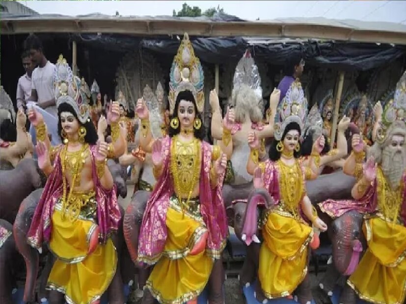 *২০২৫ বিশ্বকর্মা পুজোর দিনে কখন শুভ সময় পড়ছে, তা নিয়ে অনেকরই কৌতূহল রয়েছে। আজ বুধবার বিশ্বকর্মা পুজো। প্রতি বছর দুর্গাপুজোর আগে বাঙালি মেতে ওঠে বিশ্বকর্মা পুজোয়। বিশ্বকর্মা পুজো দিয়েই সূত্রপাত হয় দুর্গাপুজোর। এ বছর ১৭ সেপ্টেম্বর, সোমবার বিশ্বকর্মা পুজো।