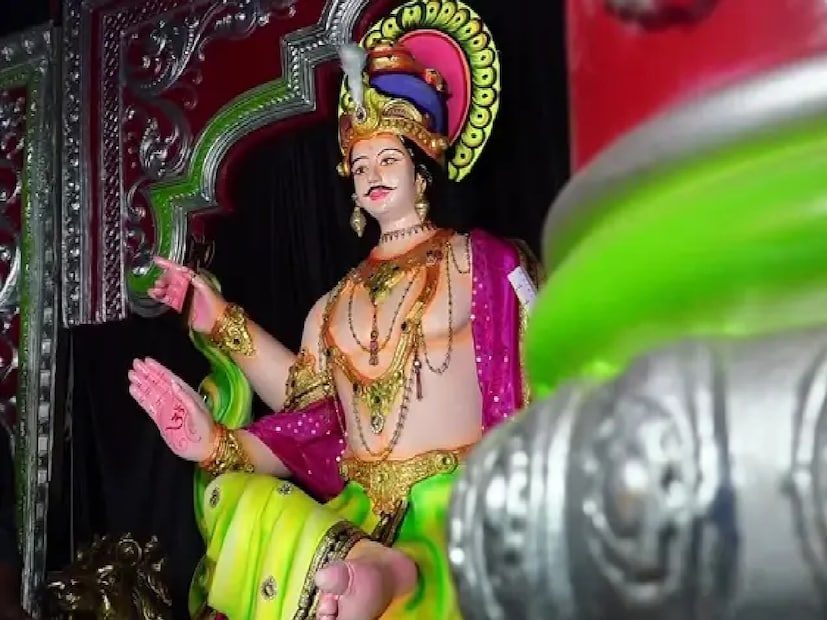 *কী করবেন? এ দিন ব্যবসায়ীদের ঘর এবং ব্যবসার জায়গা পরিস্কার করতে হবে। চাকুরীজীবিদের পরিষ্কার পরিচ্ছন্ন করতে হবে তাঁদের অফিস।