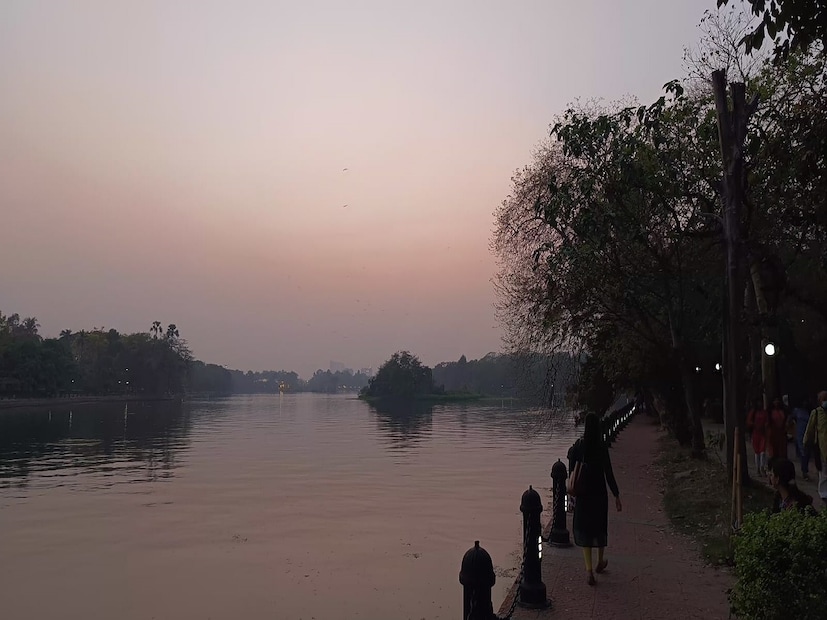 রাজ্যের সাত জেলায় বজ্রবিদ্যুৎ-সহ মাঝারি বৃষ্টির সতর্কতা বীরভূম, পশ্চিম বর্ধমান, বাঁকুড়া, পুরুলিয়া, পূর্ব ও পশ্চিম মেদিনীপুর, ঝাড়গ্রাম জেলাতে ঝড়-বৃষ্টির পূর্বাভাস। 