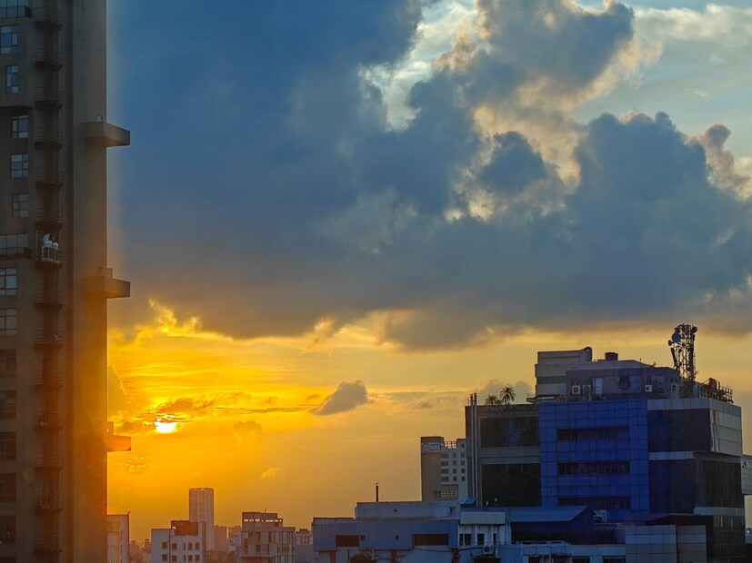 উত্তরবঙ্গে আজ, শনিবার ও আগামিকাল, রবিবার অতিভারী বৃষ্টির পূর্বাভাস। বিক্ষিপ্তভাবে বজ্রবিদ্যুৎ-সহ হালকা থেকে মাঝারি বৃষ্টি হবে সব জেলাতেই। সঙ্গে ৩০ থেকে ৪০ কিলোমিটার প্রতি ঘণ্টা গতিবেগে দমকা ঝোড়ো বাতাসের সতর্কতা জারি করা হয়েছে। উত্তরবঙ্গে আজ, শনিবার ও আগামিকাল, রবিবার অতিভারী বৃষ্টির পূর্বাভাস। বিক্ষিপ্তভাবে বজ্রবিদ্যুৎ-সহ হালকা থেকে মাঝারি বৃষ্টি হবে সব জেলাতেই। সঙ্গে ৩০ থেকে ৪০ কিলোমিটার প্রতি ঘণ্টা গতিবেগে দমকা ঝোড়ো বাতাসের সতর্কতা জারি করা হয়েছে।