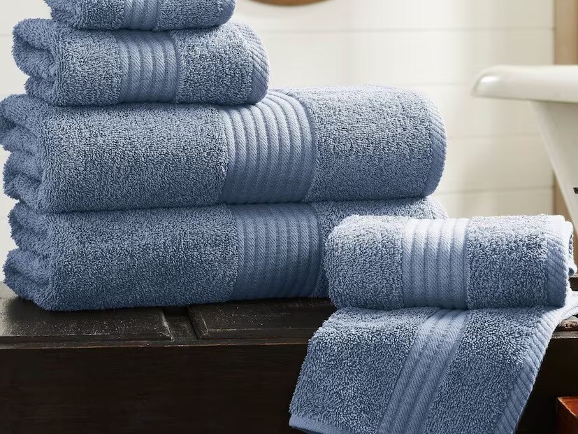 তোয়ালে এমন একটি জিনিস যা আমরা সকলেই প্রতিদিন ব্যবহার করি। কিন্তু আমাদের মধ্যে কতজন তোয়ালের নীচে সেই স্ট্রিপটি লক্ষ্য করেছেন? অনেকেই ভাবছেন কেন এটি সেখানে থাকে। সম্প্রতি সোশ্যাল মিডিয়া হ্যান্ডেল X-এ একজন সফটওয়্যার ইঞ্জিনিয়ার একই প্রশ্ন করেছেন৷ আপনি কি জানেন তোয়ালের নীচে সেই স্ট্রিপটি কেন থাকে? তোয়ালে এমন একটি জিনিস যা আমরা সকলেই প্রতিদিন ব্যবহার করি। কিন্তু আমাদের মধ্যে কতজন তোয়ালের নীচে সেই স্ট্রিপটি লক্ষ্য করেছেন? অনেকেই ভাবছেন কেন এটি সেখানে থাকে। সম্প্রতি সোশ্যাল মিডিয়া হ্যান্ডেল X-এ একজন সফটওয়্যার ইঞ্জিনিয়ার একই প্রশ্ন করেছেন৷ আপনি কি জানেন তোয়ালের নীচে সেই স্ট্রিপটি কেন থাকে?