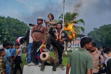 রাতভর সেনার টহল, রাতের ভিডিও বার্তা সেনাপ্রধানের সম্প্রীতি বজায় রাখার আর্জি