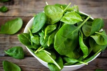 Spinach Side Effects: ভিটামিন-ফাইবারে ভরপুর পালং, কিন্তু থাইরয়েড, ইউরিক অ্যাসিডের মতো আর যে যে সমস্যায় পালং শাক খাবেন না