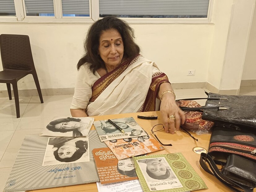 একই মঞ্চে সঙ্গীত পরিবেশন করবেন কবীর সুমন, স্বাগতালক্ষী দাশগুপ্ত, সৈকত মিত্র, দেব চৌধুরী প্রমুখ। থাকছেন বিশিষ্ট বাচিক শিল্পী দেবাশিস বসু, মৌণিতা চট্টোপাধ্যায়।ব্যাবস্থাপনায় বাবুতাই ঘোষ।
