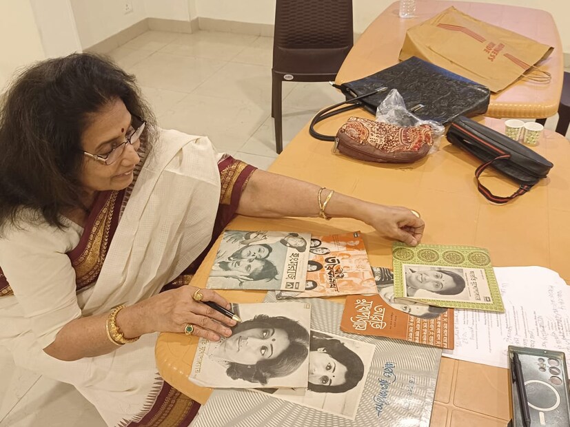 অন্যদিকে, মহালয়ার অনুষ্ঠানে প্রায় উনিশ বছর পর সঙ্গীত পরিবেশন করবেন কিংবদন্তি সঙ্গীত শিল্পী আরতি মুখোপাধ্যায়। তিনি জানান, 