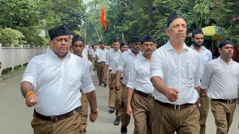শাখার পর 'পথ সঞ্চলন' বা রুট মার্চ দিয়ে শেষ হয় শতবর্ষের 'একত্রীকরণ' কর্মসূচি। এই কর্মসূচিতে কেন্দ্রীয় মন্ত্রী সুকান্ত মজুমদার এবং বিরোধী দলনেতা শুভেন্দু অধিকারীও গণবেশ পরে অংশ নেন।