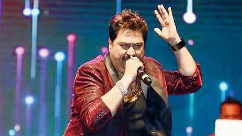 তিনি বলেন, 'আমার গর্ভাবস্থায় সে আমাকে আদালতে নিয়ে গিয়েছিল। সেই সময় তার একটা প্রেমের সম্পর্কও ছিল, যা আজ সামনে এসেছে। আর, সে আমাকে আদালতে টেনে নিয়ে গিয়েছিল। আমি তখন অনেকটাই ছোট ছিলাম, আমার মনে হচ্ছিল আমার পুরো পৃথিবী ভেঙে পড়েছে। আর আমার পরিবার হতবাক হয়ে গিয়েছিল। এক বছর আগে সে এত বড় পার্টি করেছিল, বলেছিল যে আমিই তার সাফল্যের পেছনের কারণ। আমি কখনই আসল কারণটা জানতে পারিনি।'