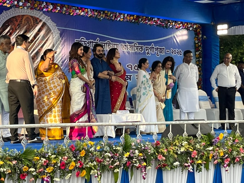 মমতা বন্দ্যোপাধ্যায় বলেন, 